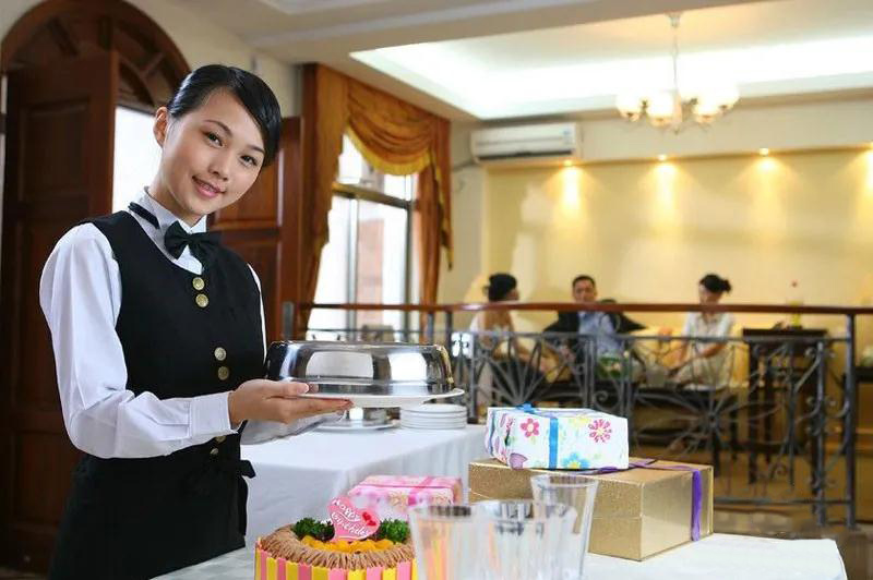 新加坡：豪華五zui酒店餐飲服務(wù)生！